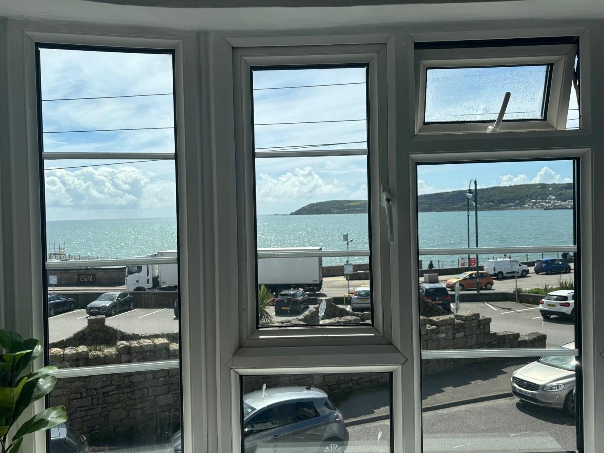 The Yacht Inn 펜젠스 외부 사진