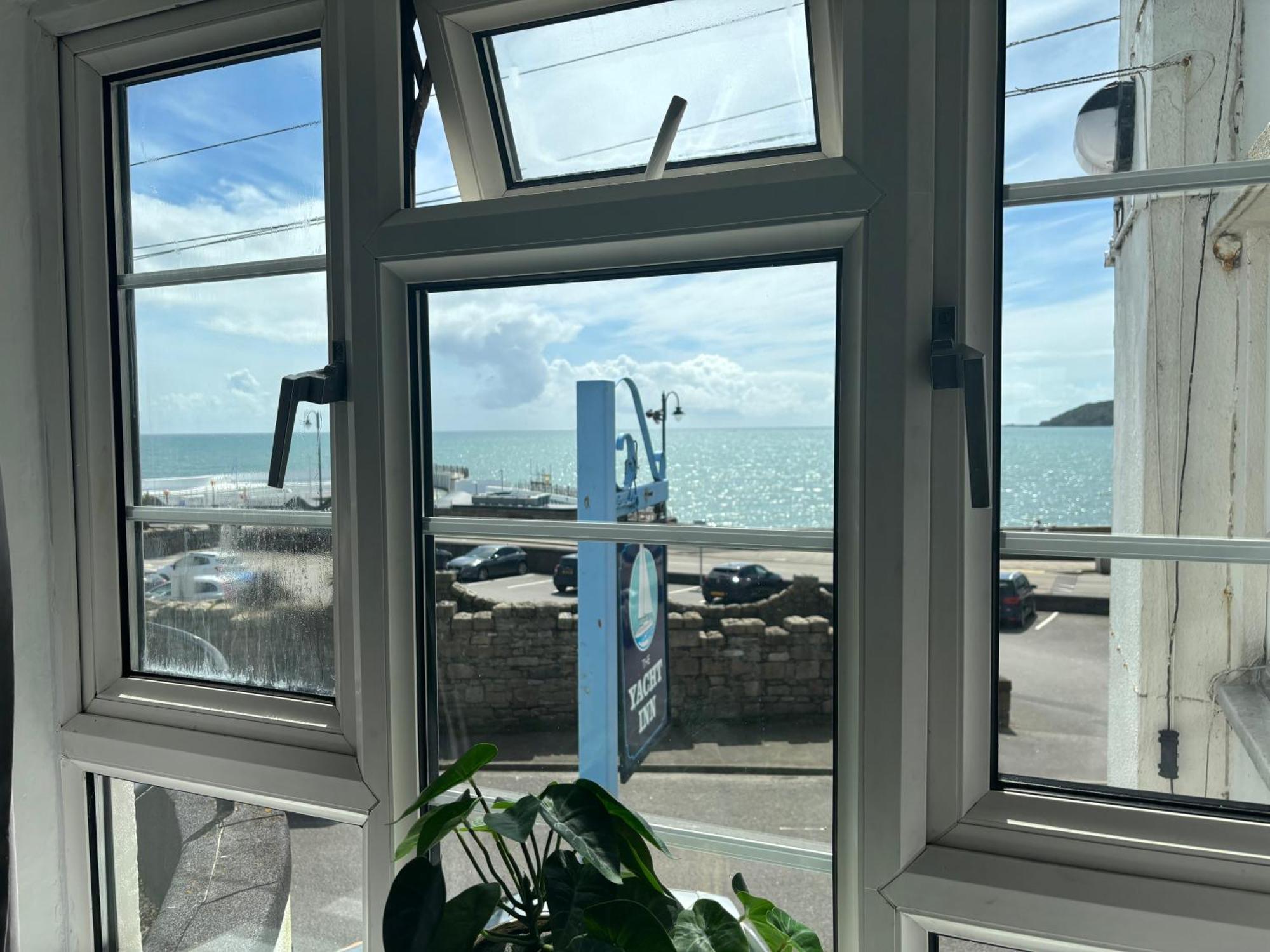The Yacht Inn 펜젠스 외부 사진