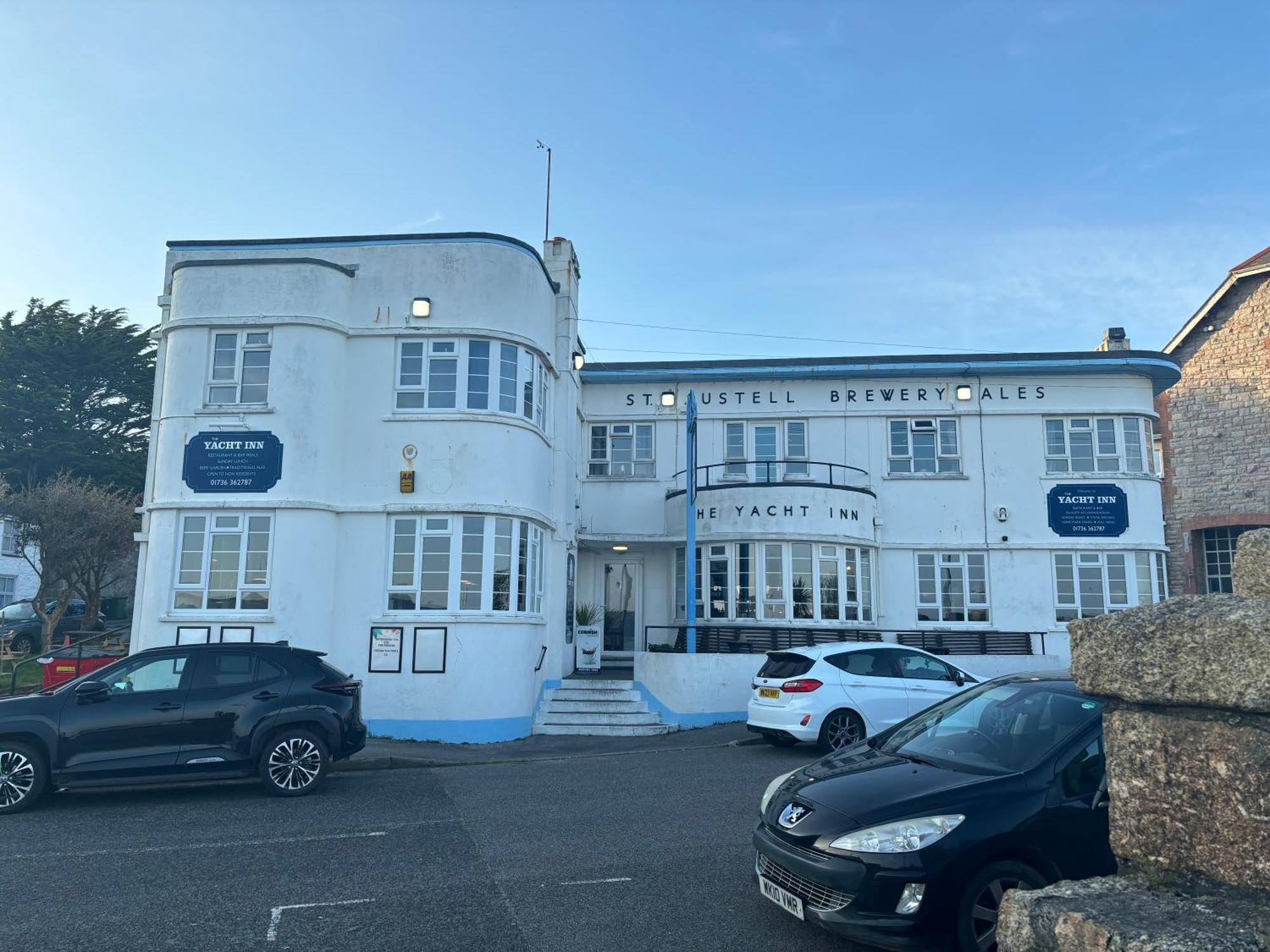 The Yacht Inn 펜젠스 외부 사진