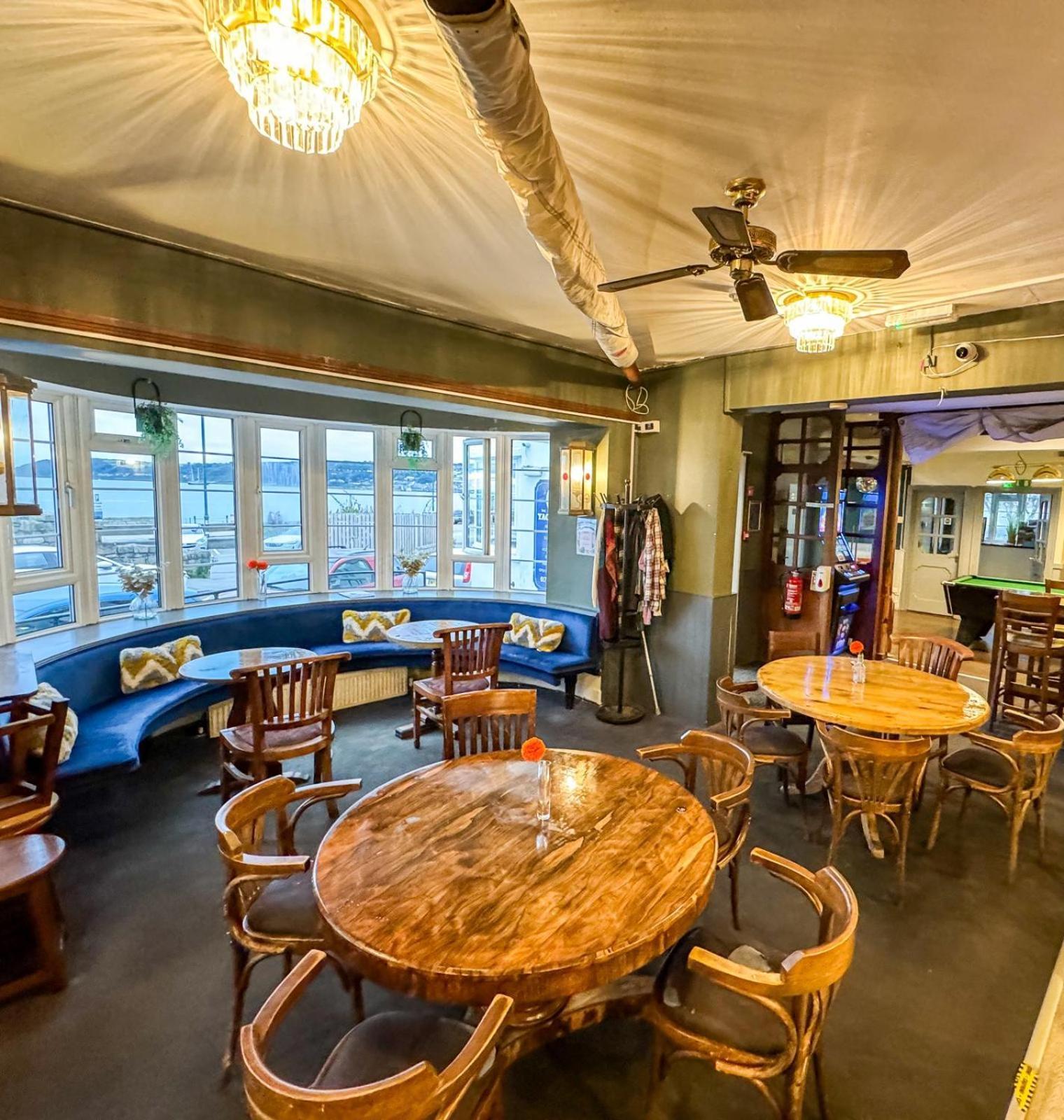 The Yacht Inn 펜젠스 외부 사진