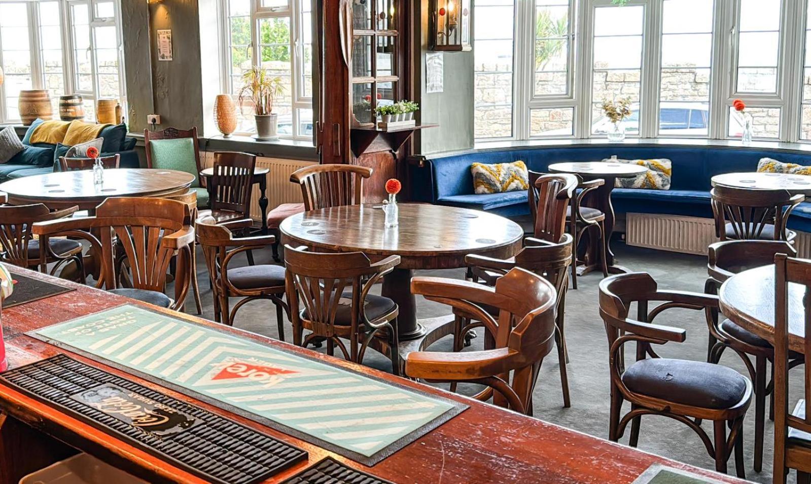 The Yacht Inn 펜젠스 외부 사진